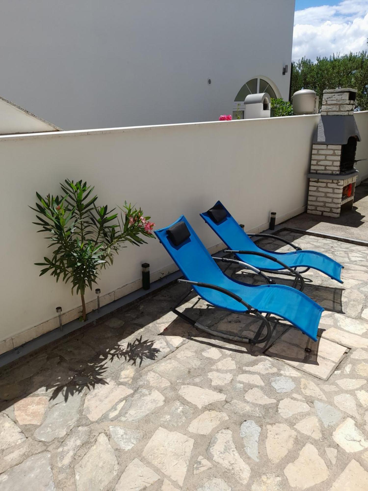 Apartment Milka By The Sea Karlobag Exterior photo