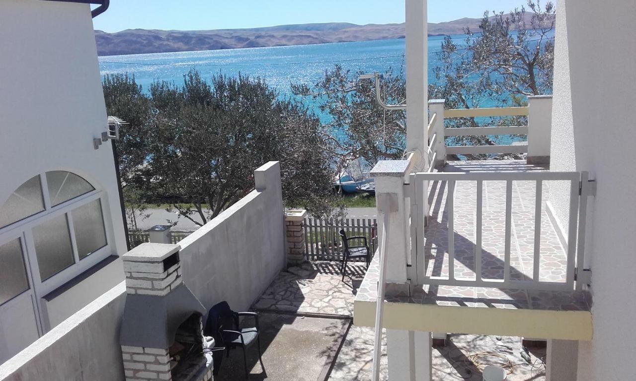 Apartment Milka By The Sea Karlobag Exterior photo